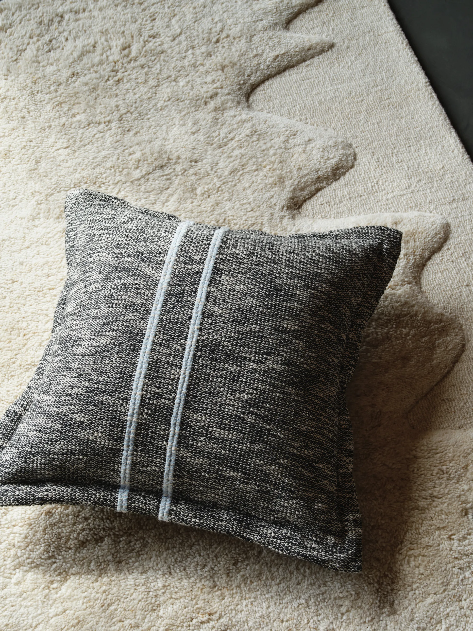 Track Dekokissen, Black, 56x56 cm Tom Dixon