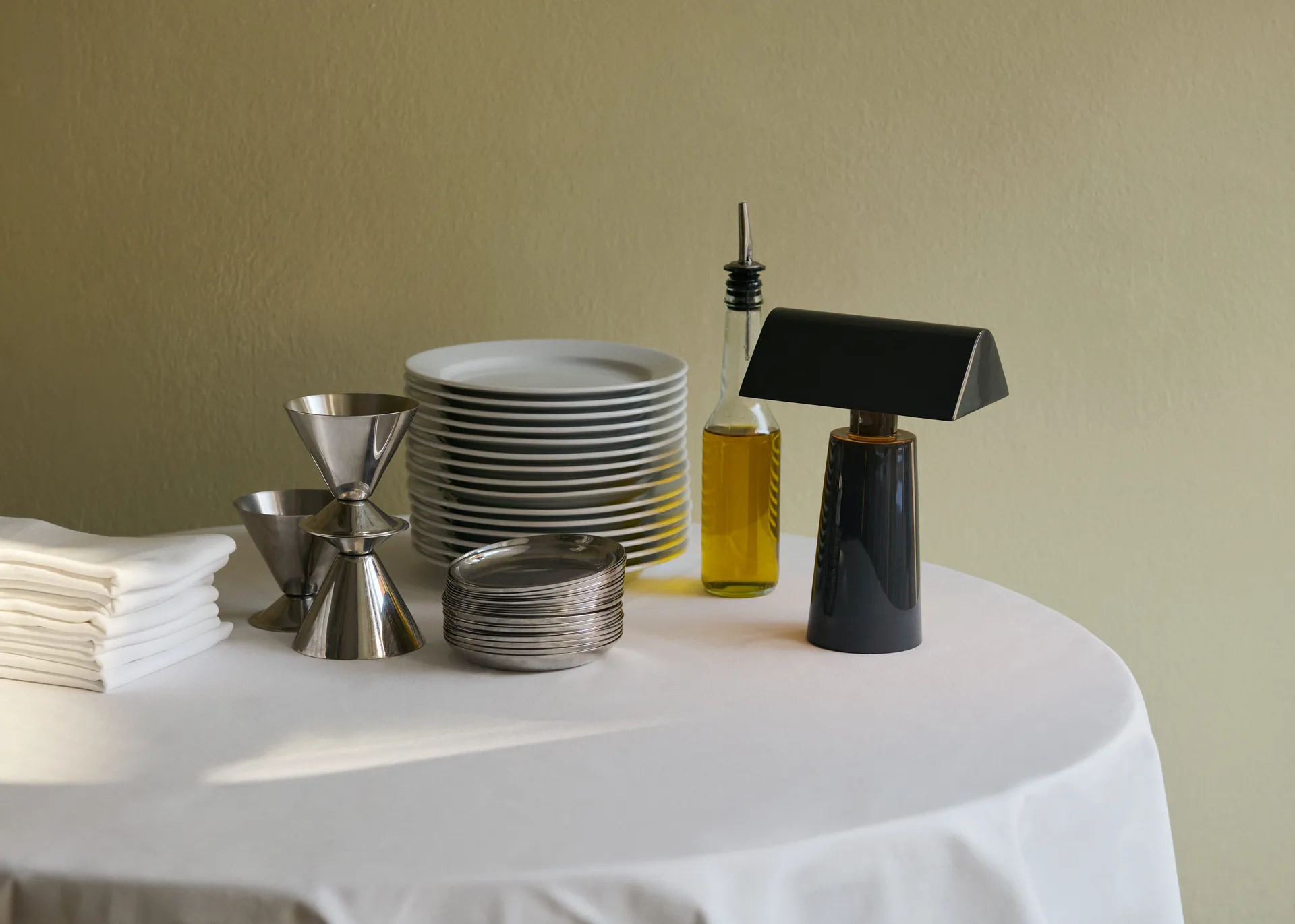 Caret MF1 portable Tischleuchte, Anthracite &Tradition