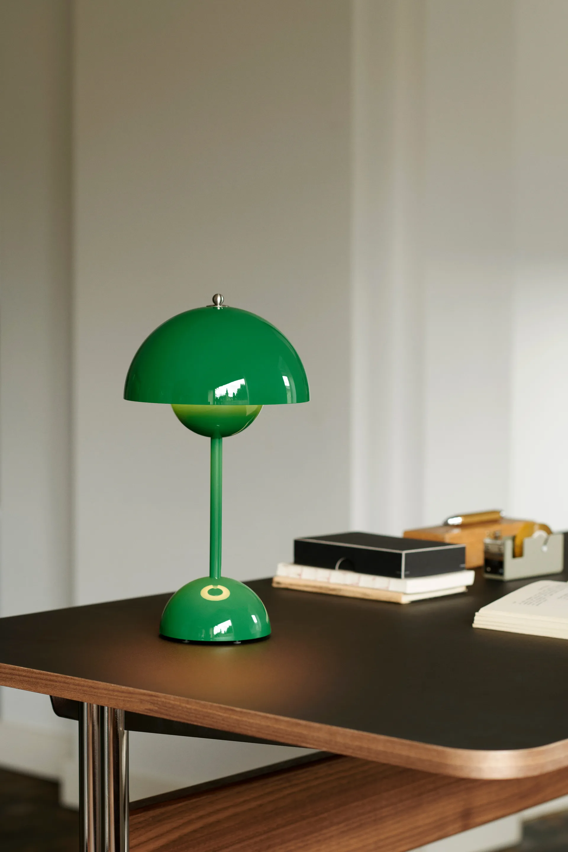 Flowerpot portabel bordslampa VP9, Signal green &Tradition