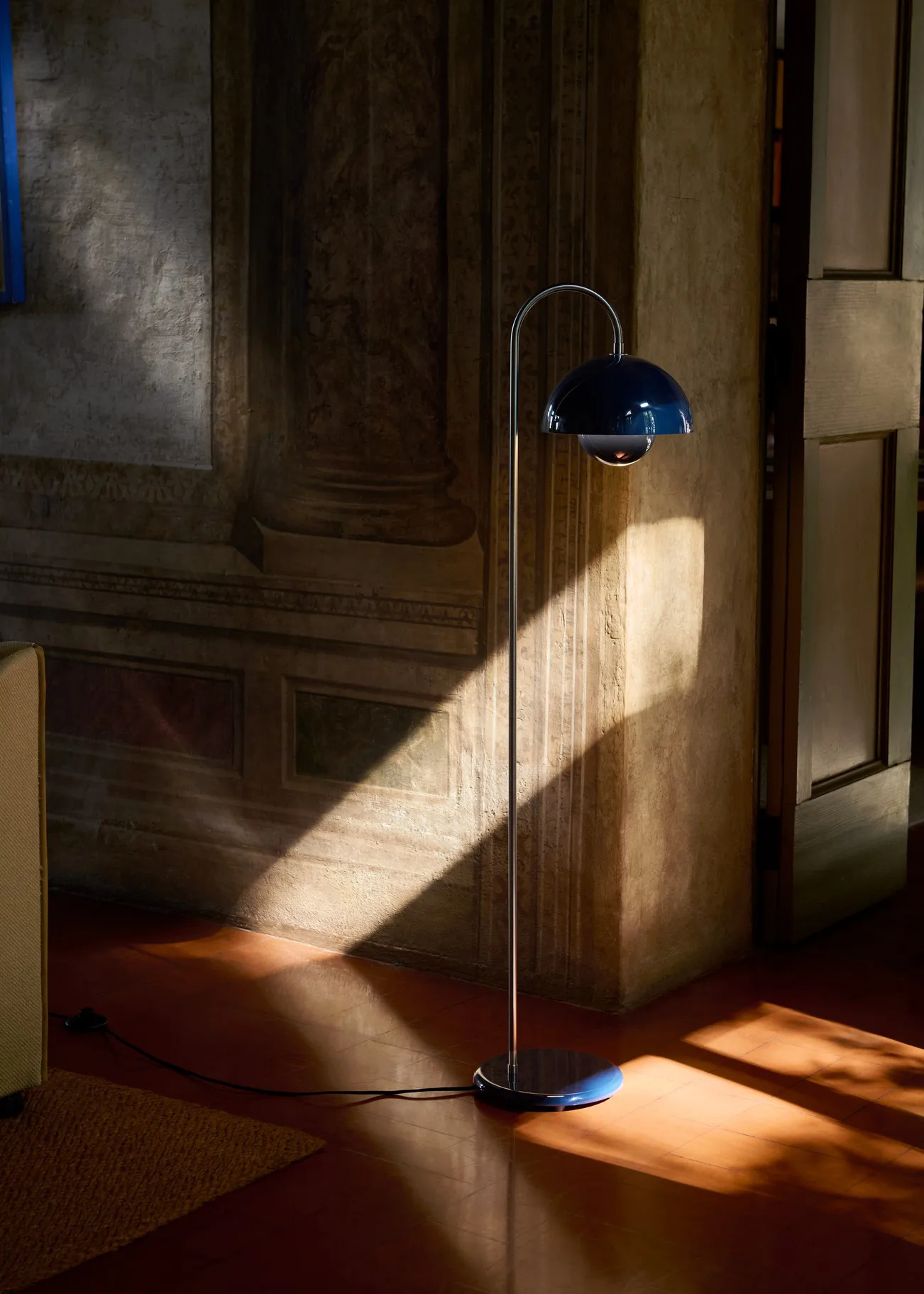 Flowerpot VP12 floor lamp, Steel blue &Tradition