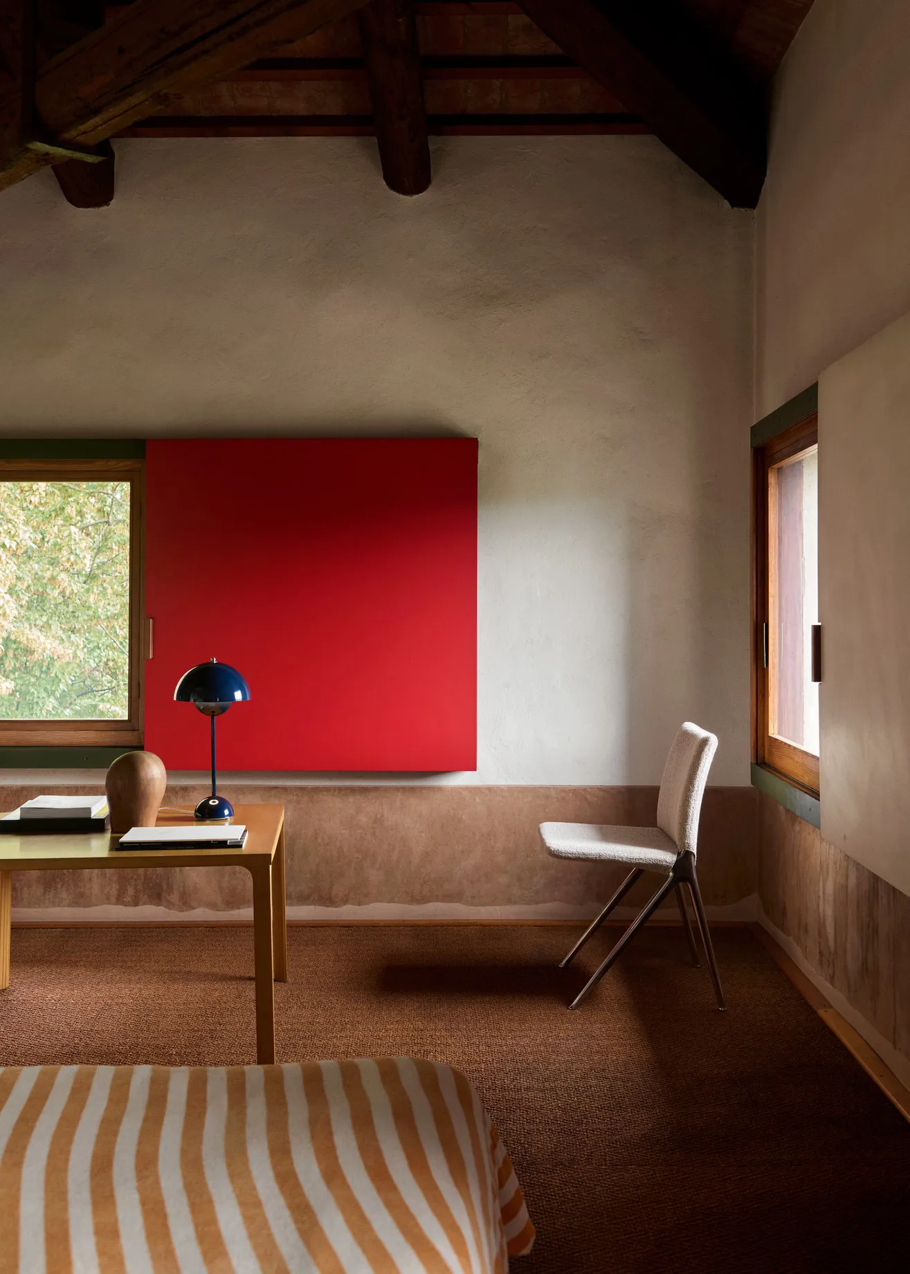 FlowerPot VP3 table lamp, Steel blue &Tradition