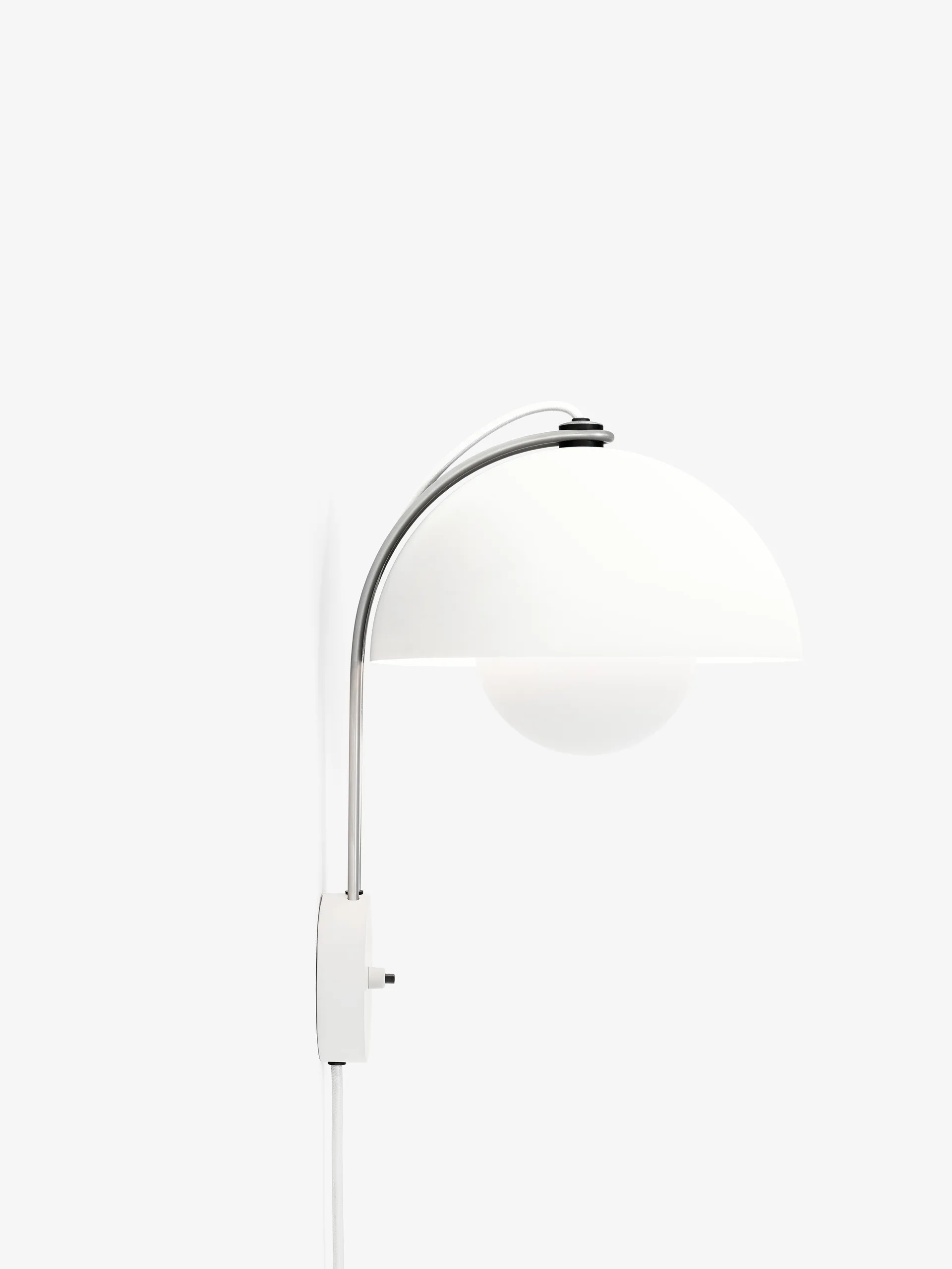 Flowerpot VP8 wall lamp, Matte white &Tradition