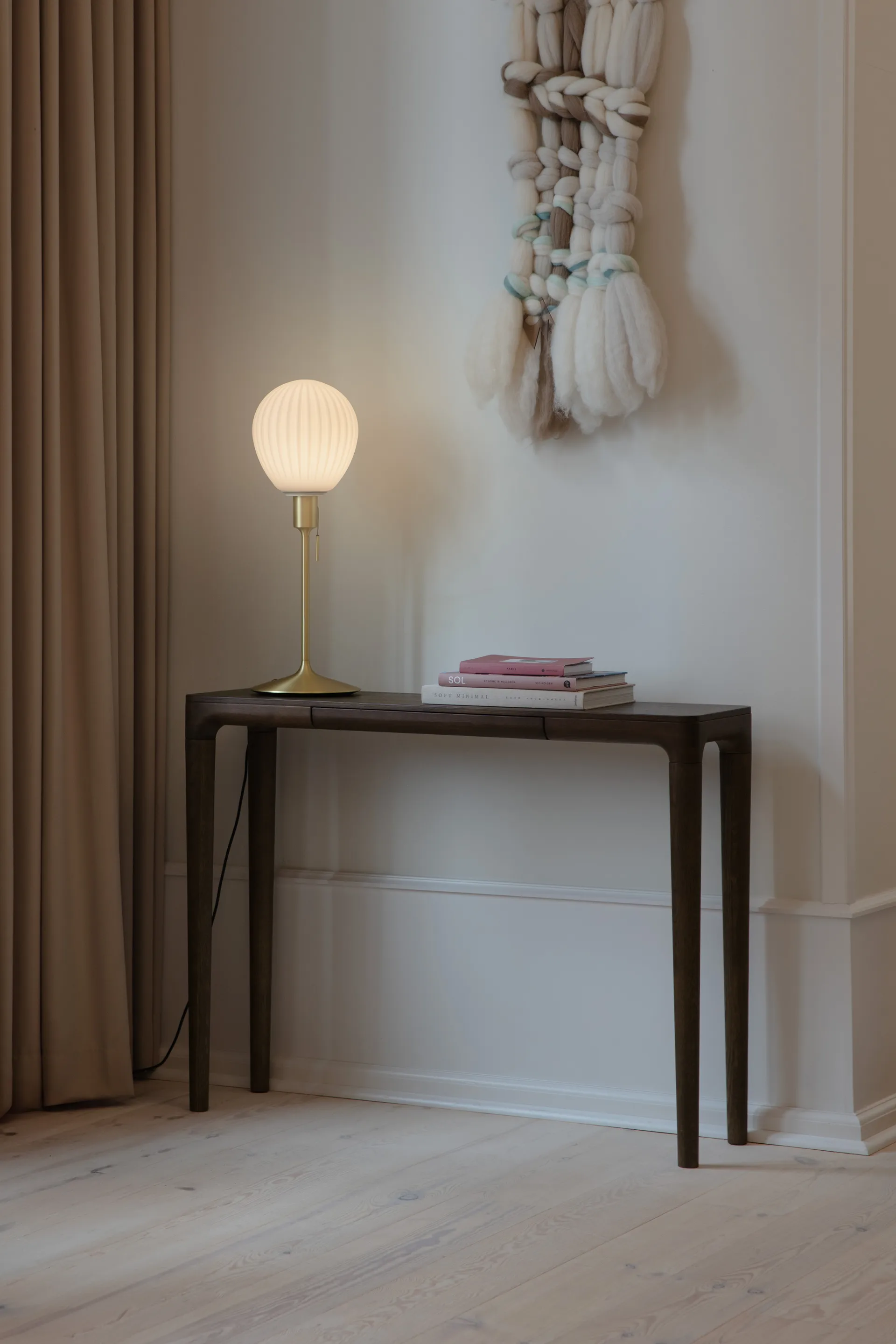 Around The World table lamp, Brushed brass Umage