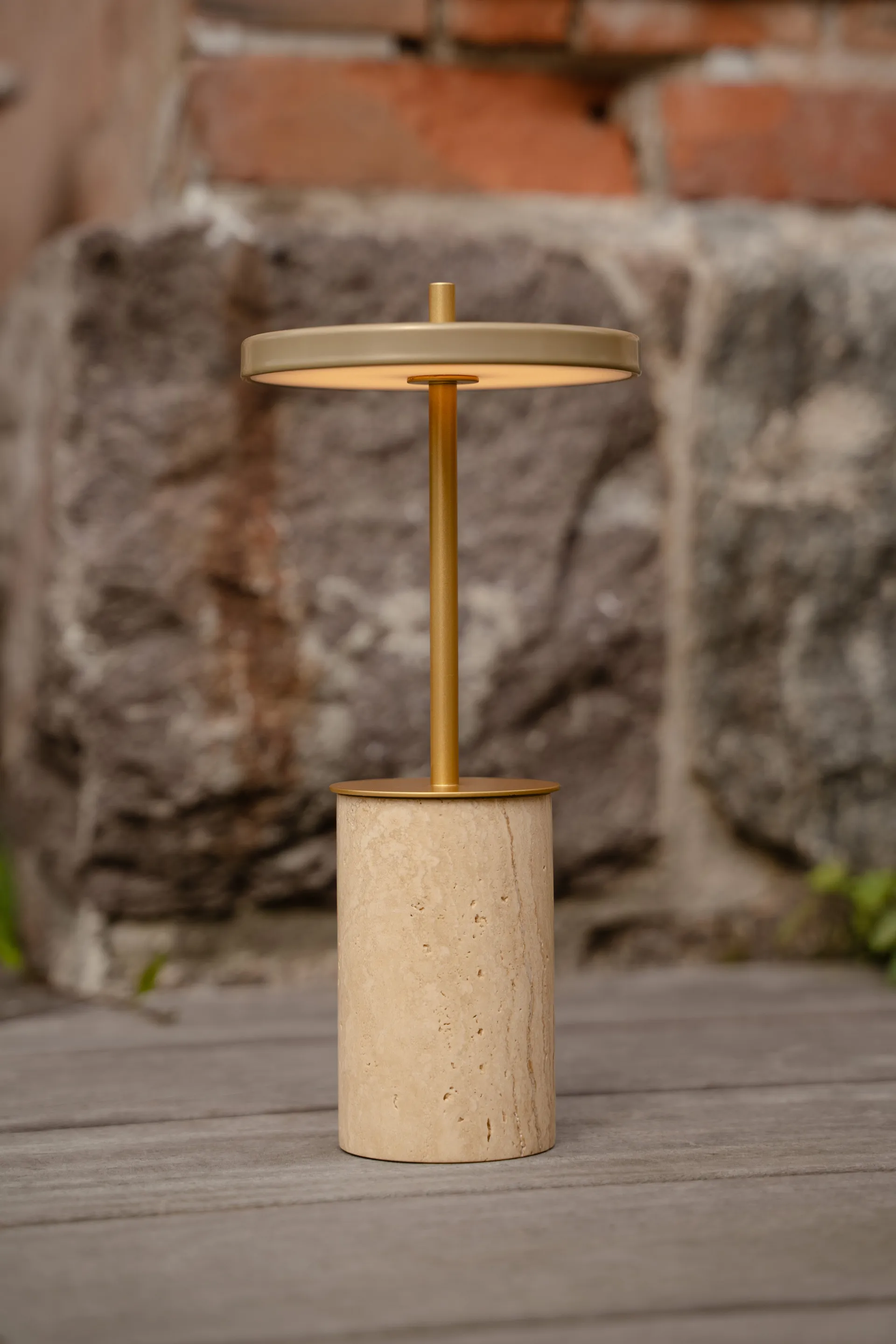 Asteria Move Mini Tischleuchte Ø12x25,5 cm, Clay Travertine-brass Umage