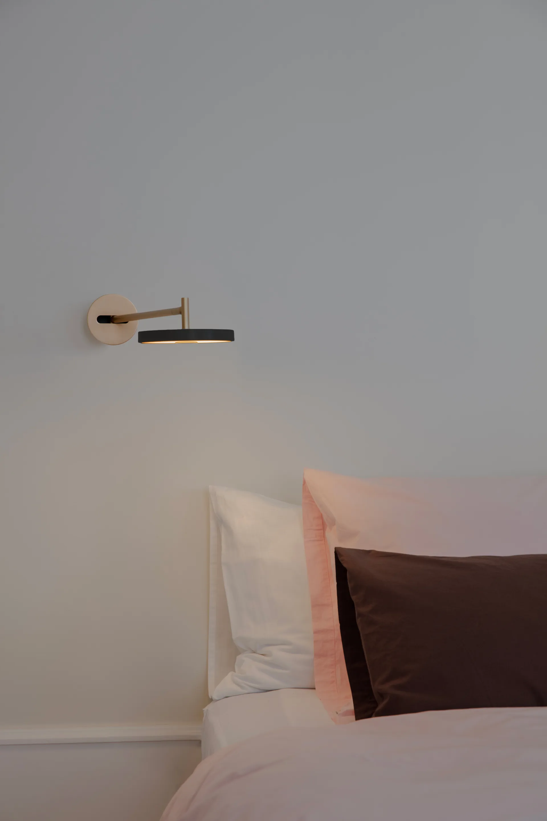 Asteria Wall long wall lamp, Black Umage