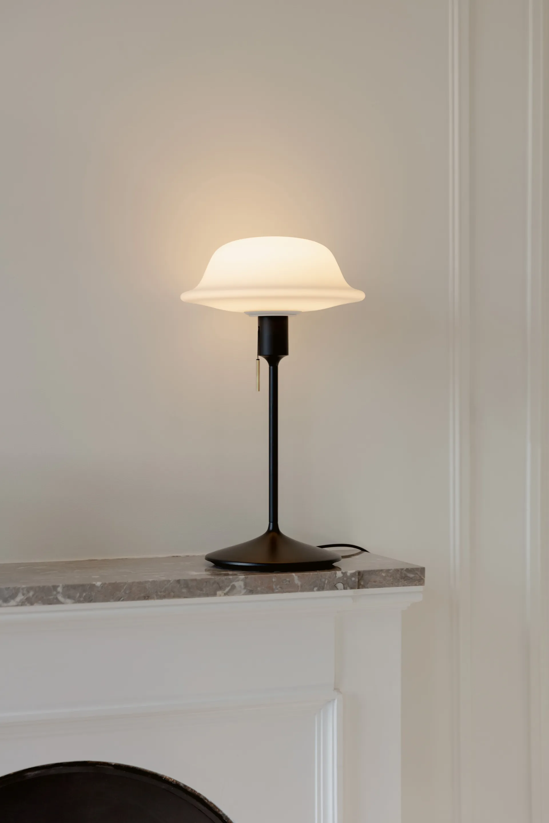 Butler bordslampa, Vit-Svart Umage