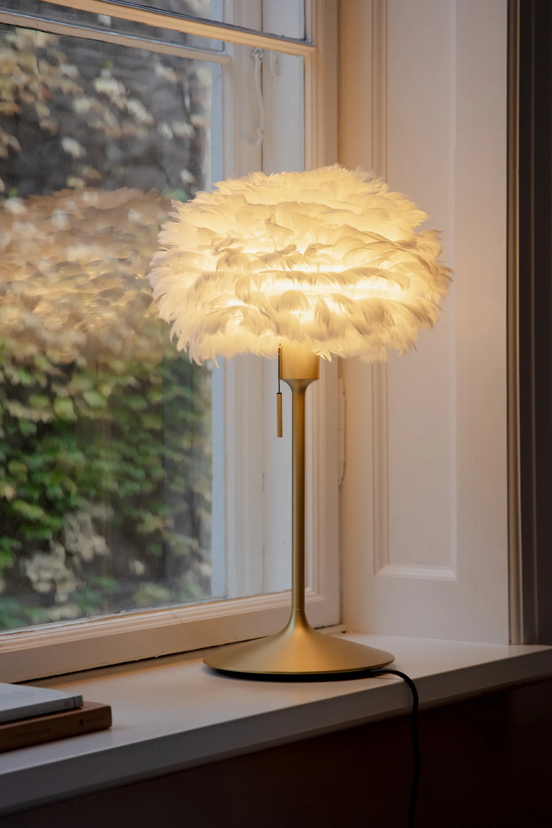 Eos table lamp mini, White-Brushed brass Umage