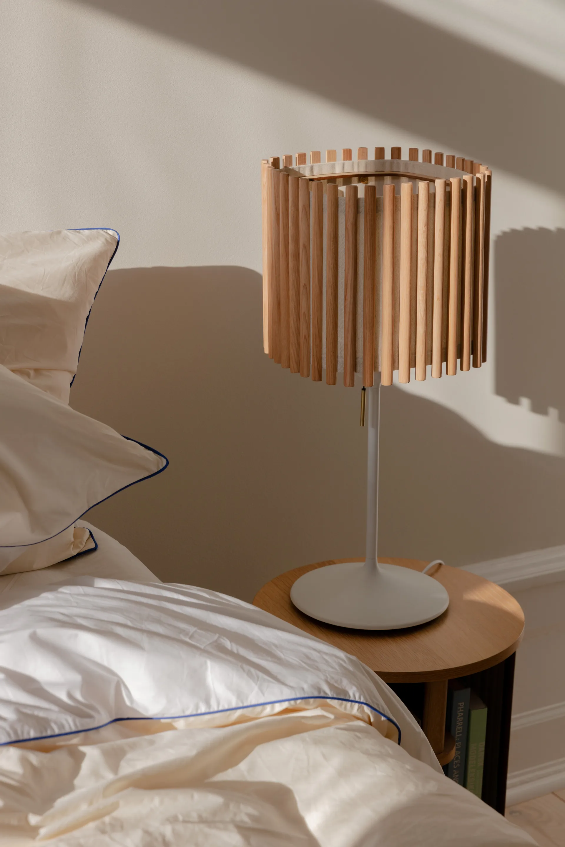 Komorebi table lamp medium, Square oak-White Umage
