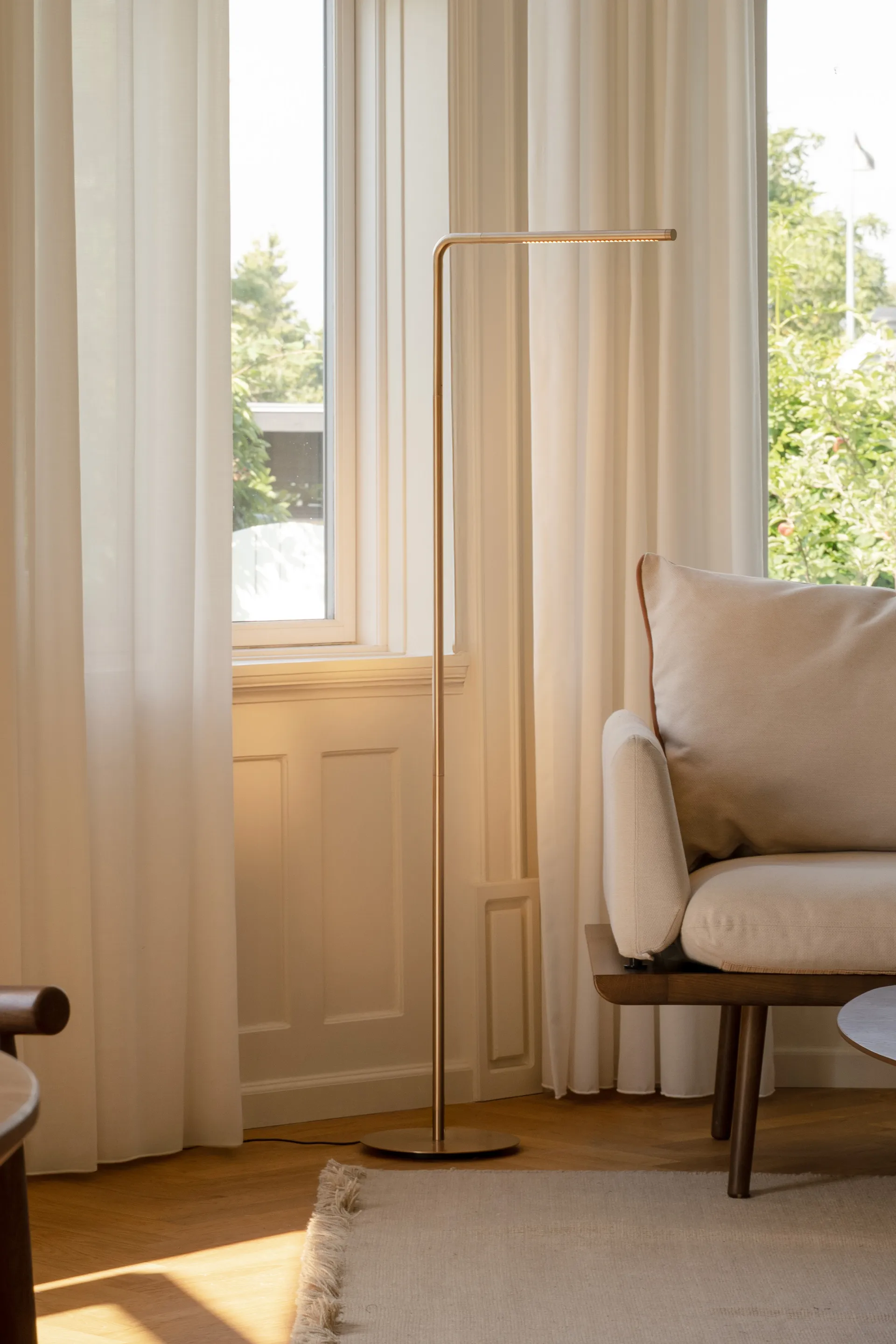 Omni floor lamp, Brass Umage