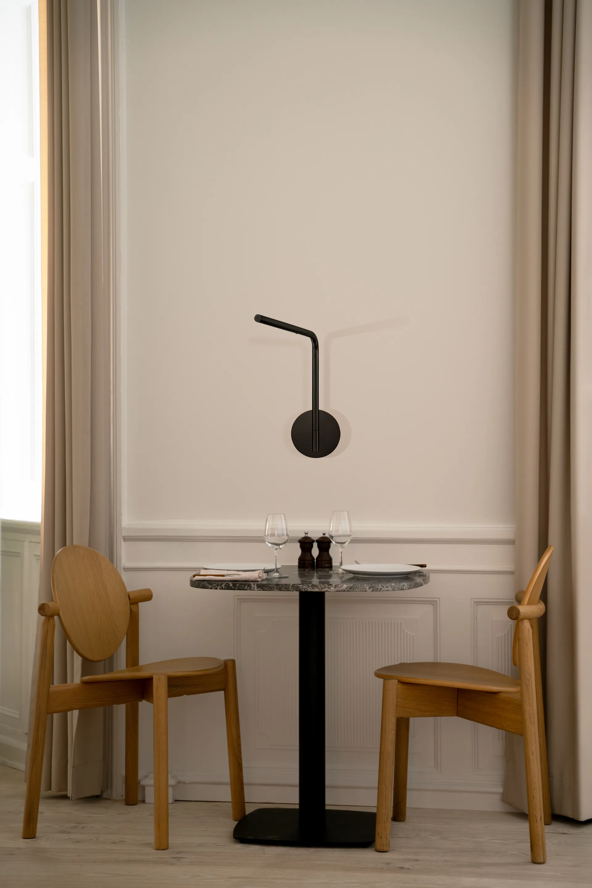 Omni Pivot vägglampa, Black Umage