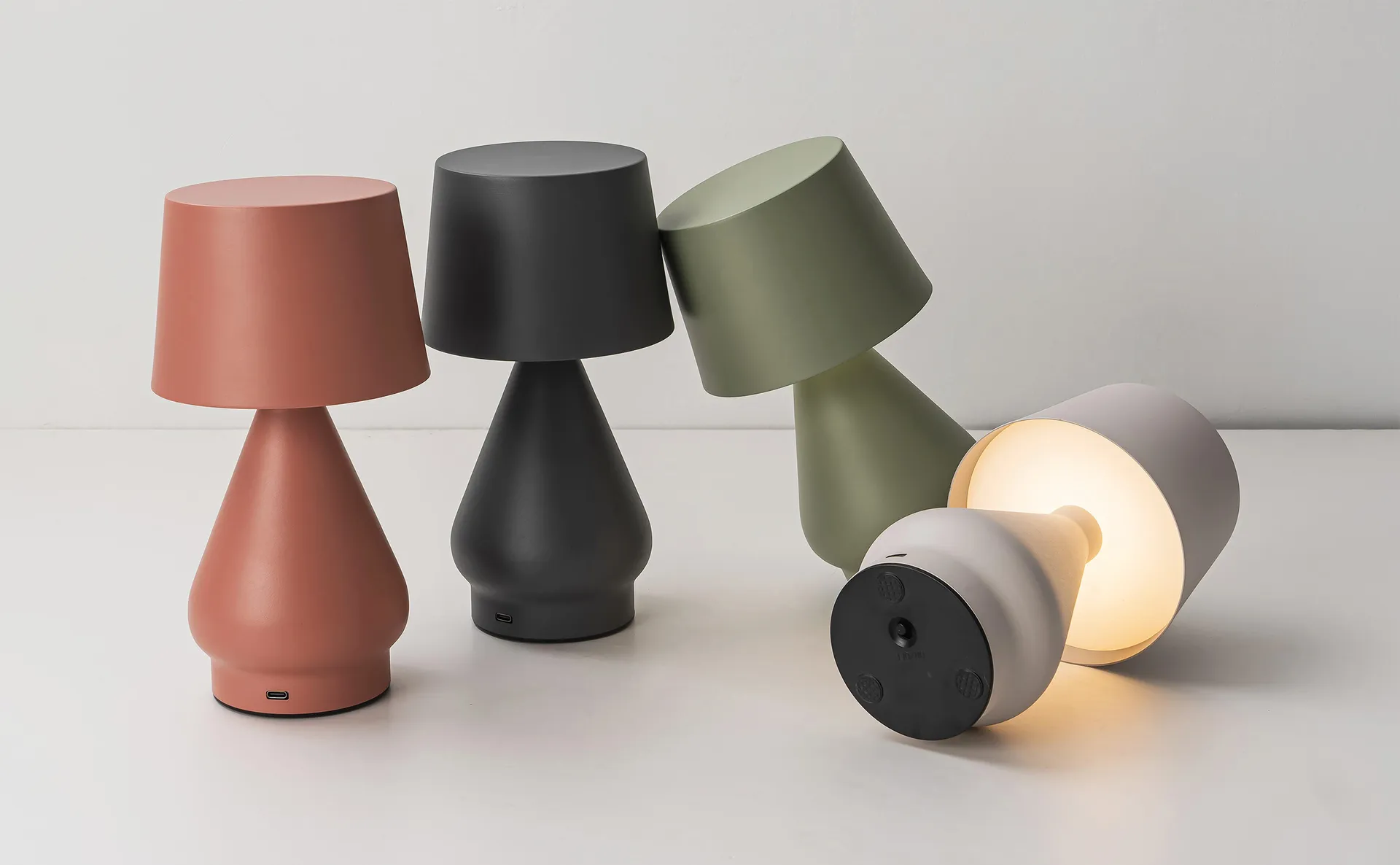 No cable portable table lamp, Sand, Ø12.3x23.5 cm Unison