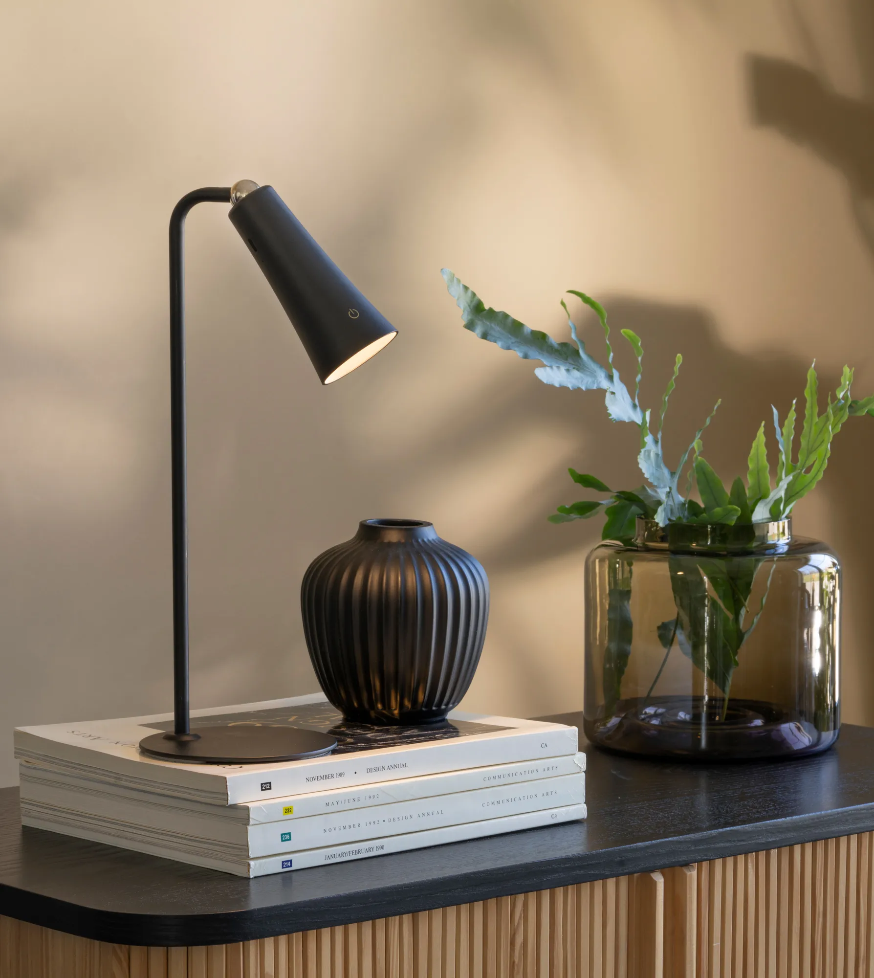 No Cable uppladdningsbar skrivbordslampa, Svart, Ø11,7x34,8 cm Unison