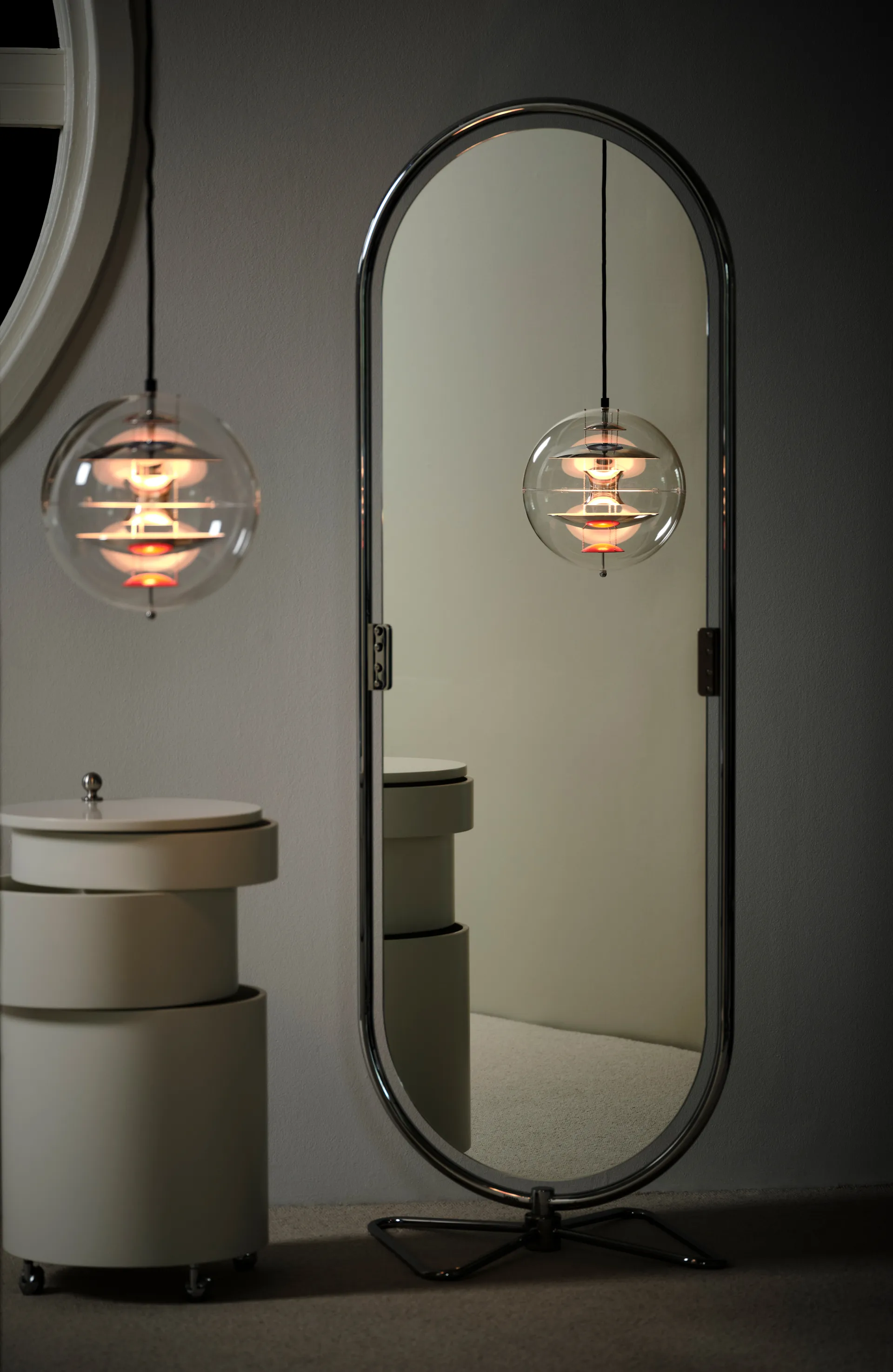 VP Globe ceiling lamp Ø28cm, Chrome-red-blue Verpan