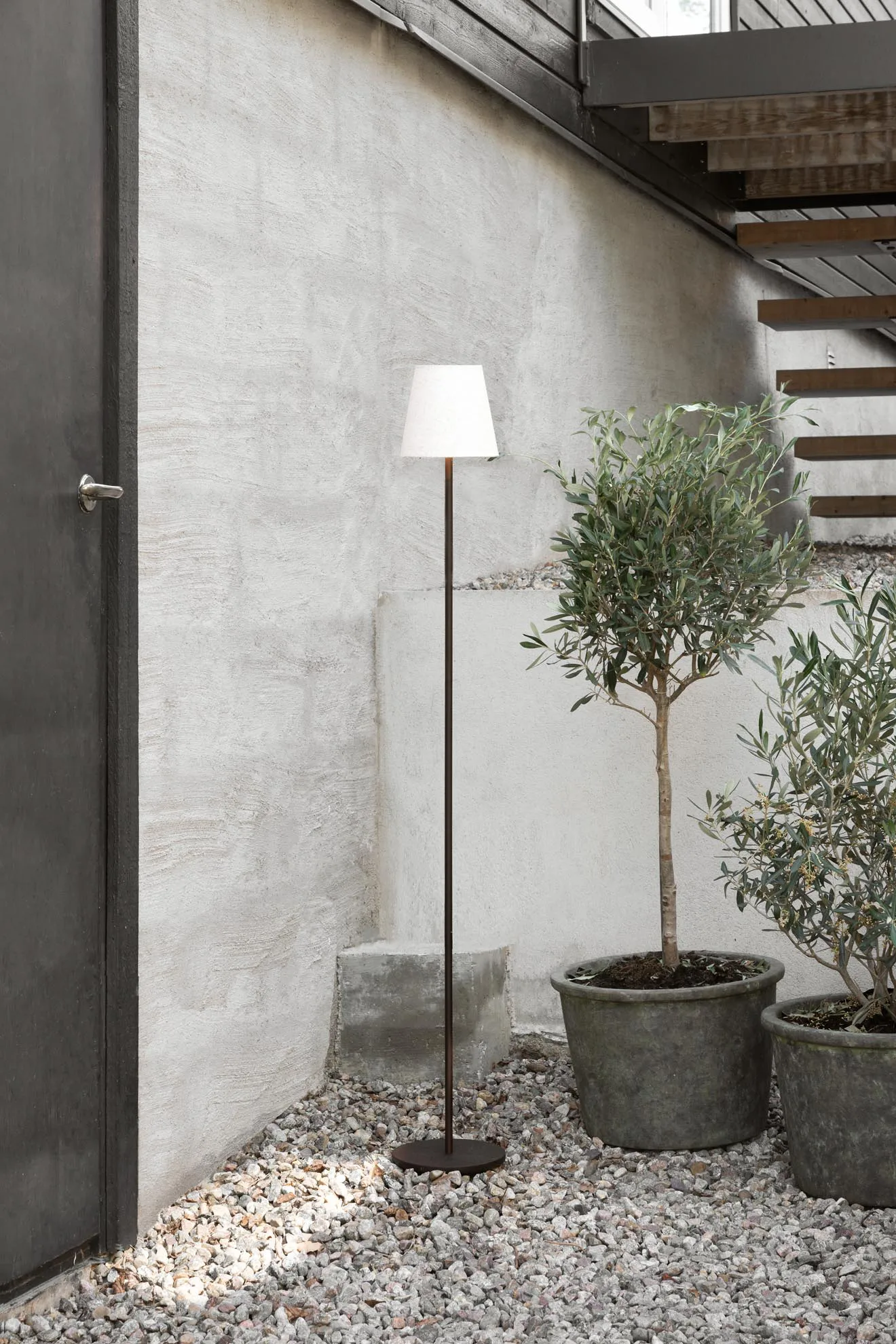 Tyra floor portable golvlampa Ø14 cm, Coffee Watt & Veke