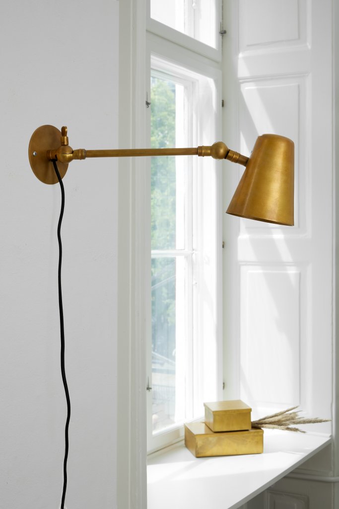 Vala Long Wall Lamp, raw brass, H: 14 x 42 cm Lampara lectura H. P | Lightshop.com